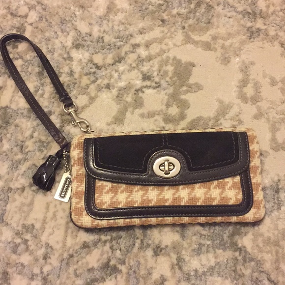 Coach wristlet - Picture 1 of 4